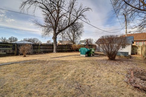Tiny photo for 700 N 3rd Street, Clinton, IA 52732 (MLS # 12574318)