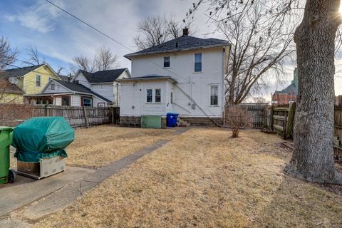 Tiny photo for 700 N 3rd Street, Clinton, IA 52732 (MLS # 12574318)
