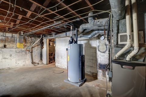 Tiny photo for 700 N 3rd Street, Clinton, IA 52732 (MLS # 12574318)