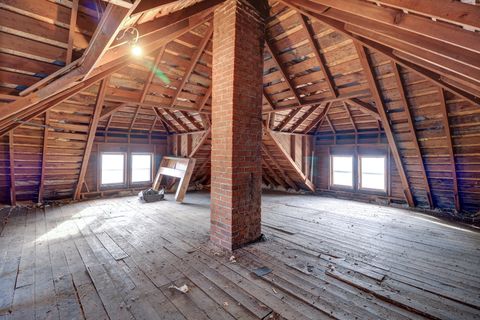 Tiny photo for 700 N 3rd Street, Clinton, IA 52732 (MLS # 12574318)