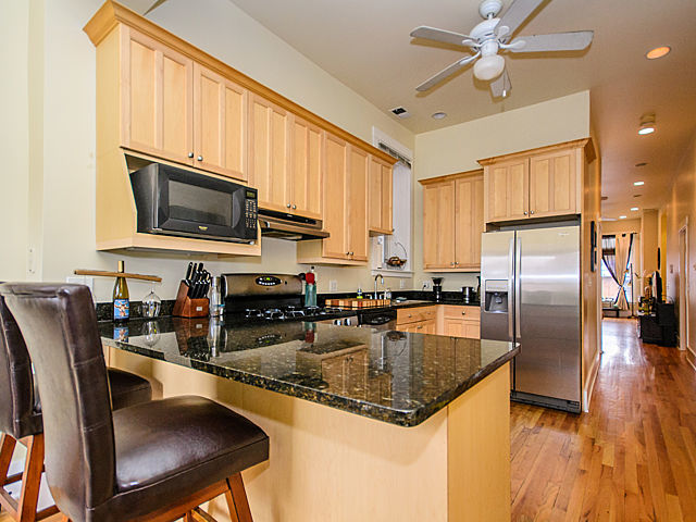 2039 W Armitage Avenue