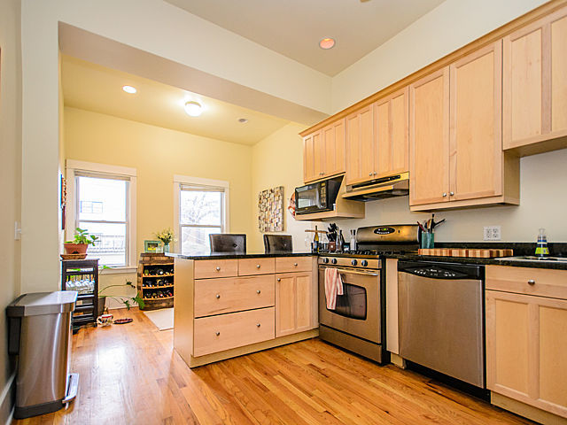 2039 W Armitage Avenue