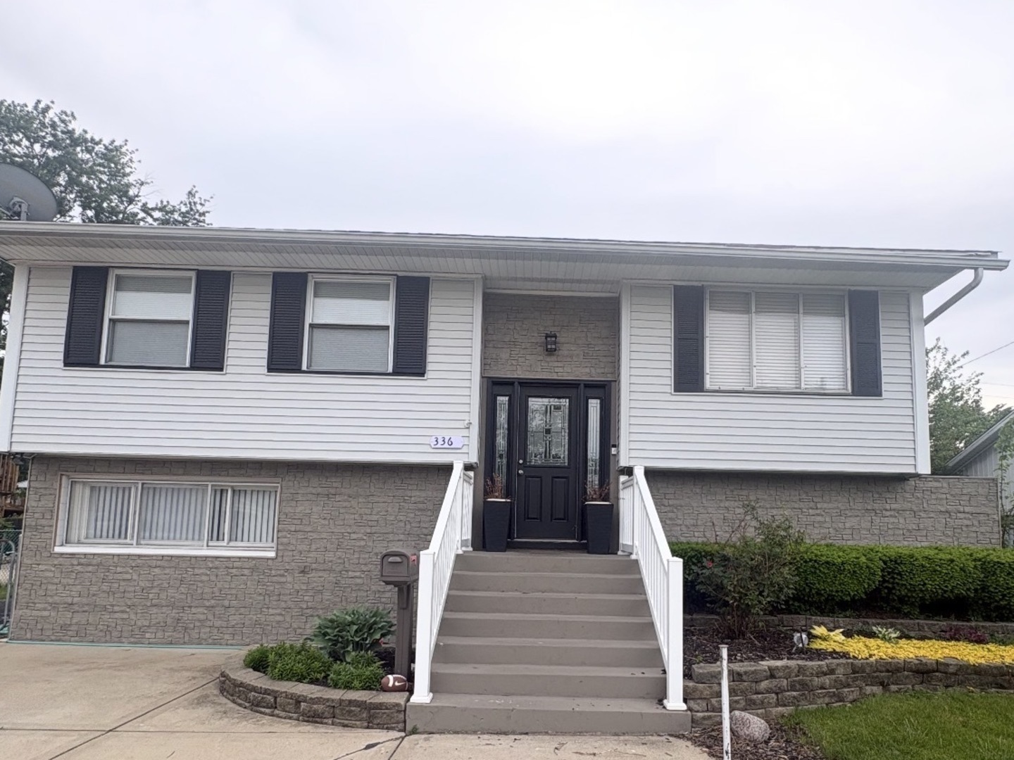 336 Hemlock Avenue - Photo 3
