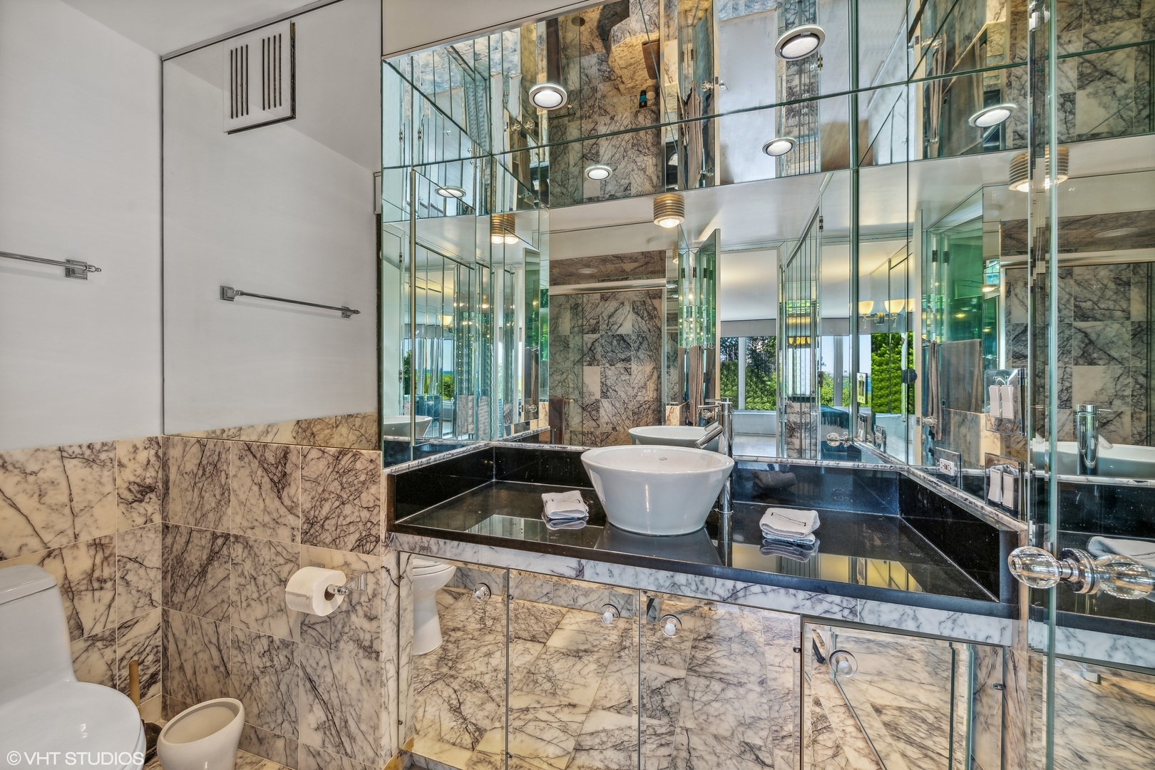 505 N Lake Shore Drive 516