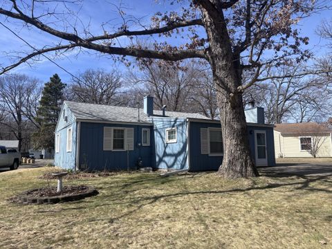 Tiny photo for 906 40th Street Court, Moline, IL 61265 (MLS # 12598938)