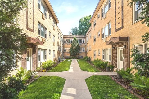 Photo of 1819 W TOUHY Avenue #6, Chicago, IL 60626 (MLS # 12639129)