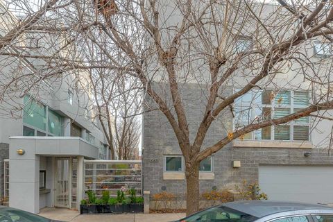 663 N Sangamon Street 3S Chicago IL 60642