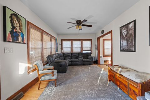 Tiny photo for 4202 10th Avenue, Moline, IL 61265 (MLS # 12584164)