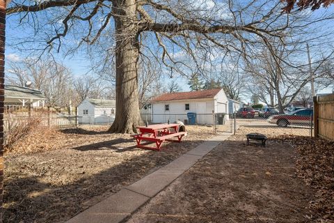 Tiny photo for 4202 10th Avenue, Moline, IL 61265 (MLS # 12584164)