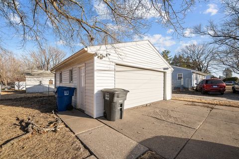 Tiny photo for 4202 10th Avenue, Moline, IL 61265 (MLS # 12584164)