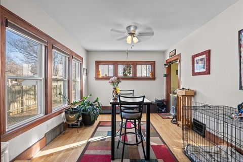 Tiny photo for 4202 10th Avenue, Moline, IL 61265 (MLS # 12584164)