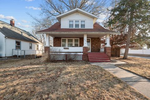 Photo of 4202 10th Avenue, Moline, IL 61265 (MLS # 12584164)