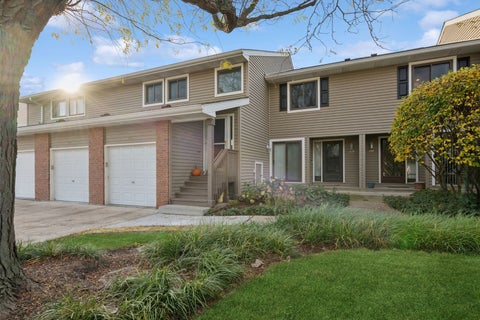 Photo of 225 Winding Oak Lane #225, Buffalo Grove, IL 60089 (MLS # 12793341)