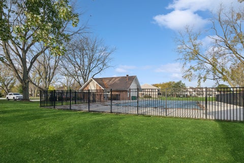 Tiny photo for 225 Winding Oak Lane #225, Buffalo Grove, IL 60089 (MLS # 12793341)