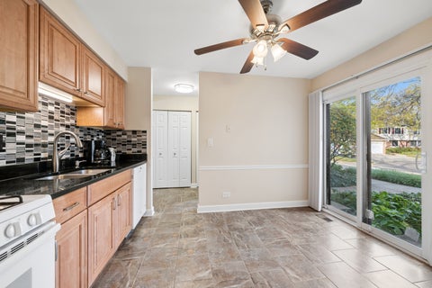 Tiny photo for 225 Winding Oak Lane #225, Buffalo Grove, IL 60089 (MLS # 12793341)