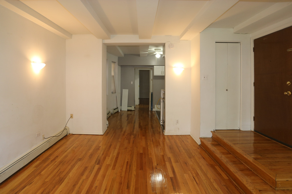 5516 N Kenmore Avenue 101