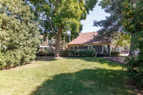 Tiny photo for 8 The Court of Charlwood, Northbrook, IL 60062 (MLS # 12457771)