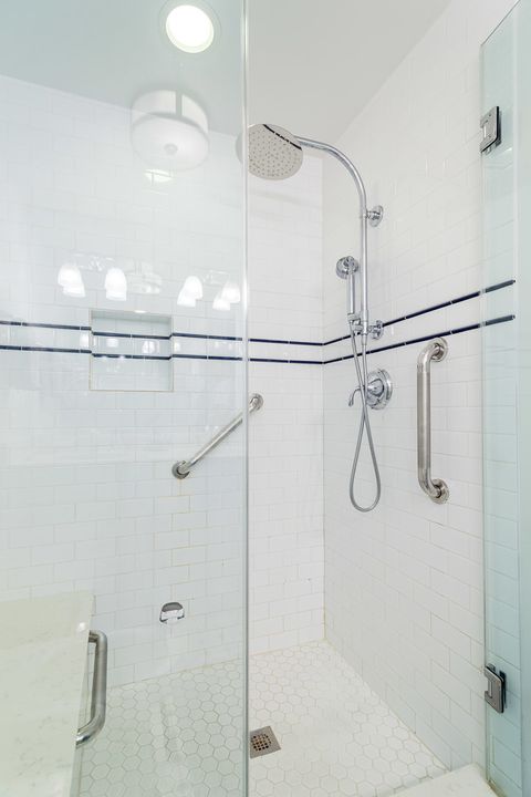 Tiny photo for 8 The Court of Charlwood, Northbrook, IL 60062 (MLS # 12457771)