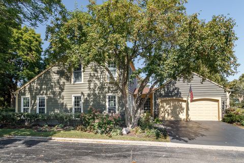Photo of 8 The Court of Charlwood, Northbrook, IL 60062 (MLS # 12457771)