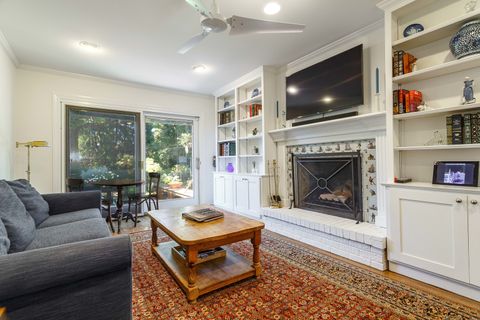 Tiny photo for 8 The Court of Charlwood, Northbrook, IL 60062 (MLS # 12457771)