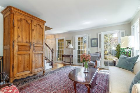 Tiny photo for 8 The Court of Charlwood, Northbrook, IL 60062 (MLS # 12457771)