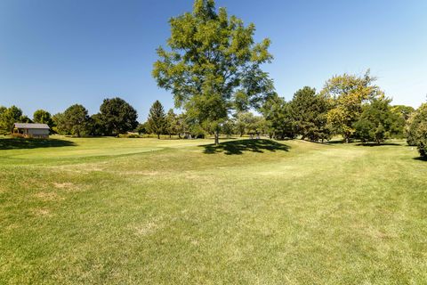 Tiny photo for 8 The Court of Charlwood, Northbrook, IL 60062 (MLS # 12457771)