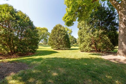 Tiny photo for 8 The Court of Charlwood, Northbrook, IL 60062 (MLS # 12457771)