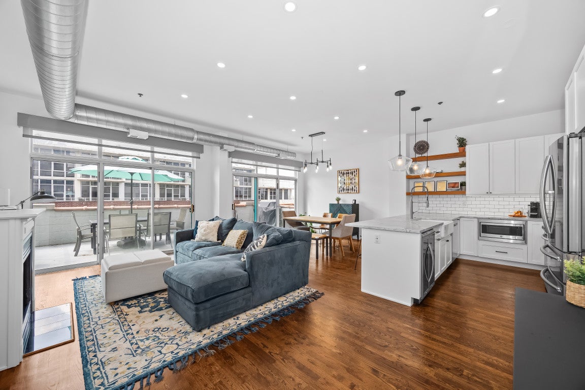 910 W MADISON Street 901E