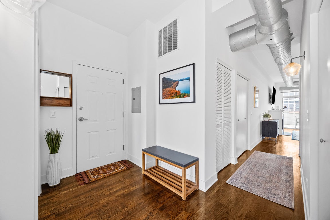910 W MADISON Street 901E
