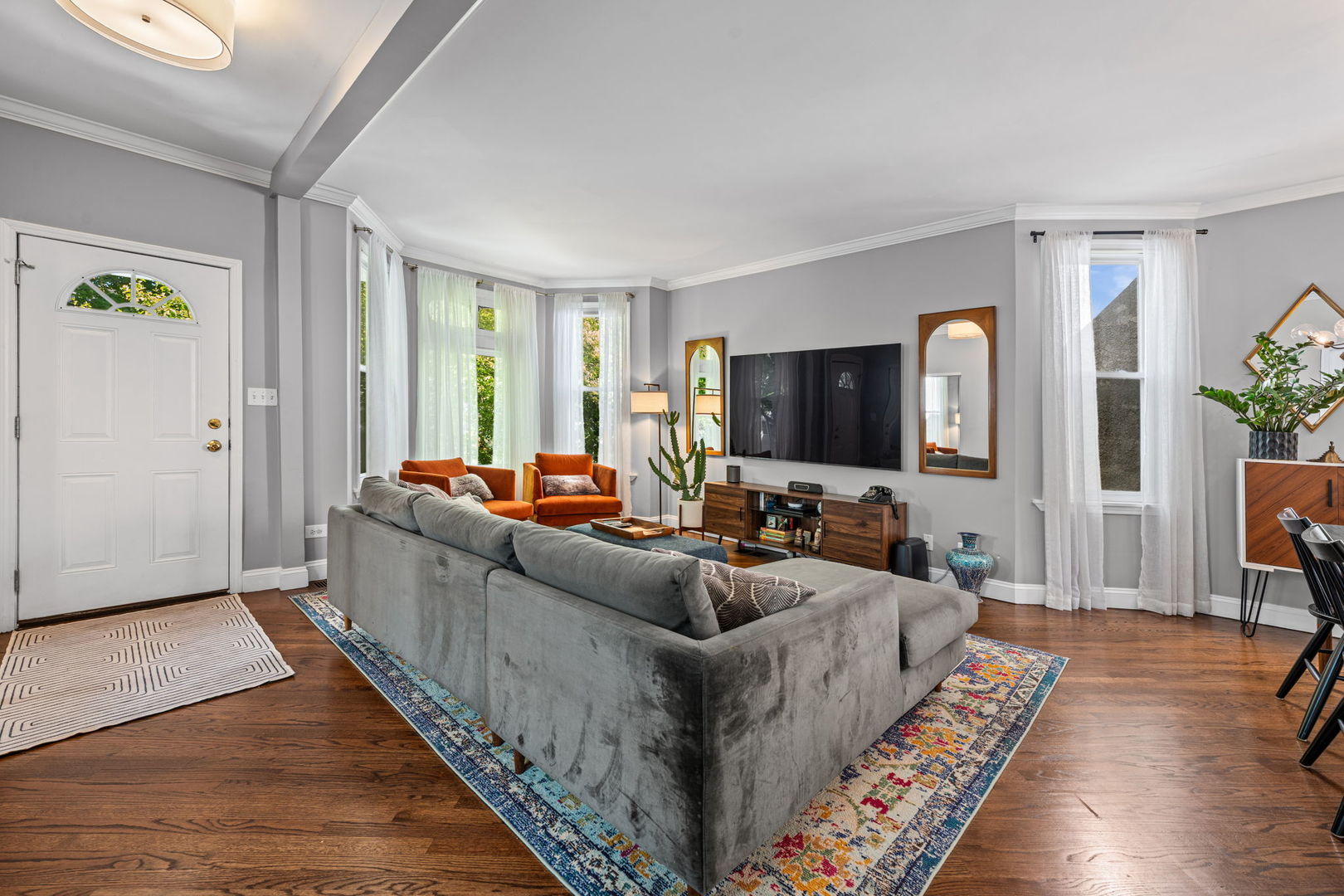 3335 W Berteau Avenue