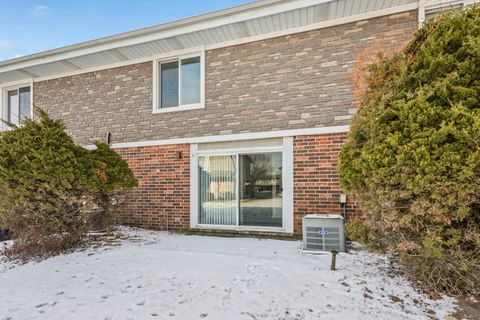 Tiny photo for 2 Cour Masson, Palos Hills, IL 60465 (MLS # 12555220)