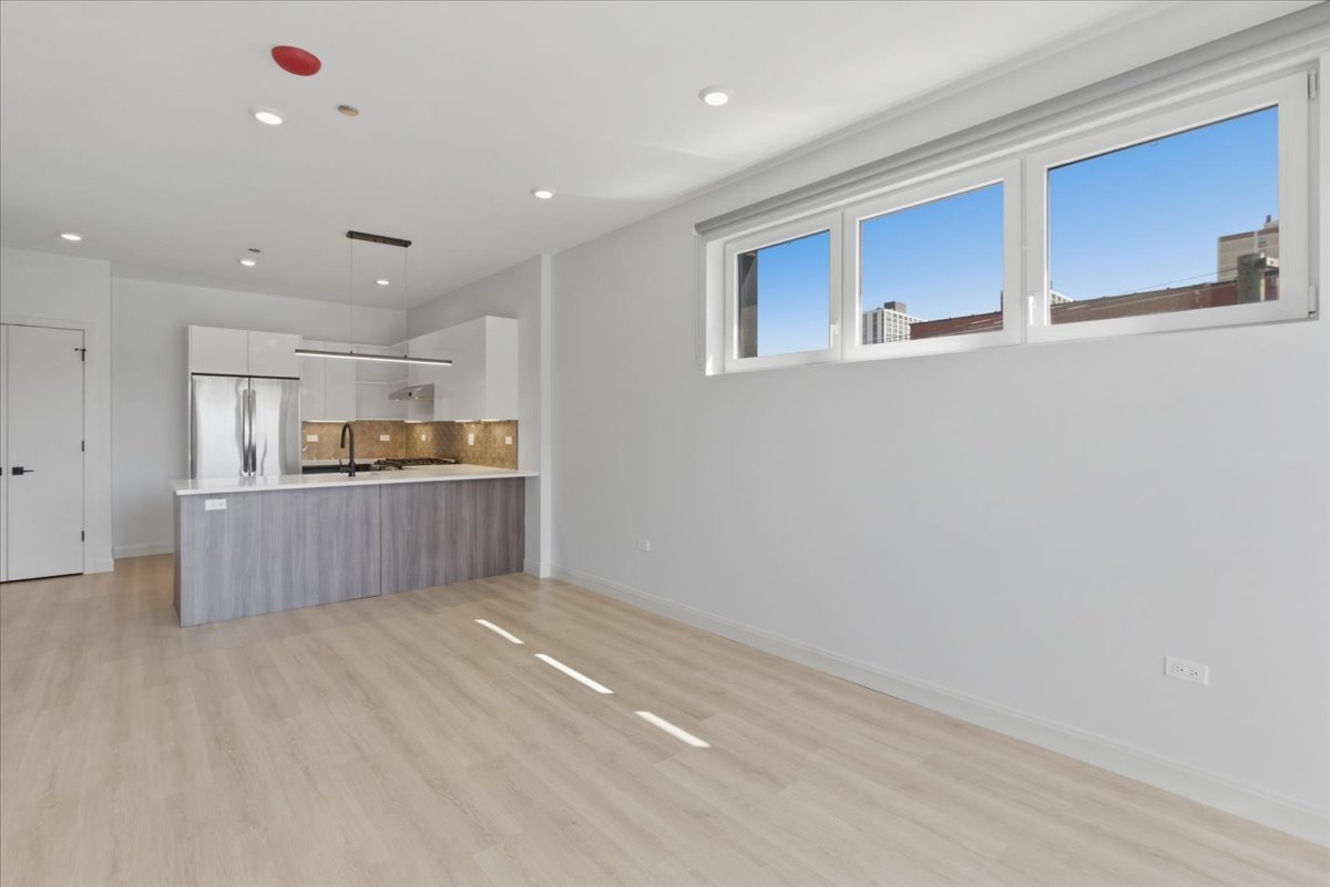 948 W Sunnyside Avenue 303