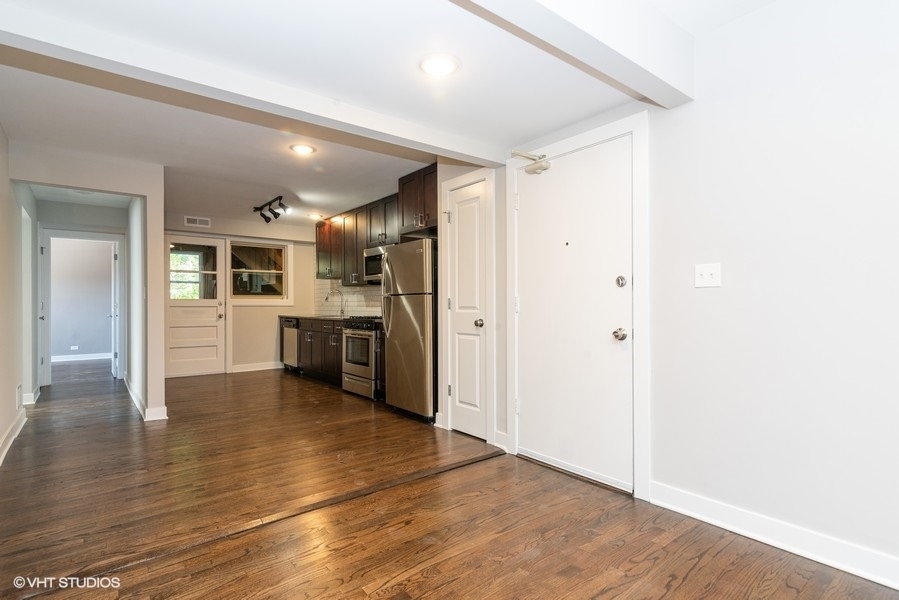 6515 N Seeley Avenue 2W