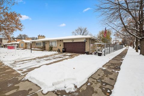 Tiny photo for 5239 N VIRGINIA Avenue, Chicago, IL 60625 (MLS # 12523391)