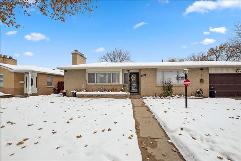 Tiny photo for 5239 N VIRGINIA Avenue, Chicago, IL 60625 (MLS # 12523391)