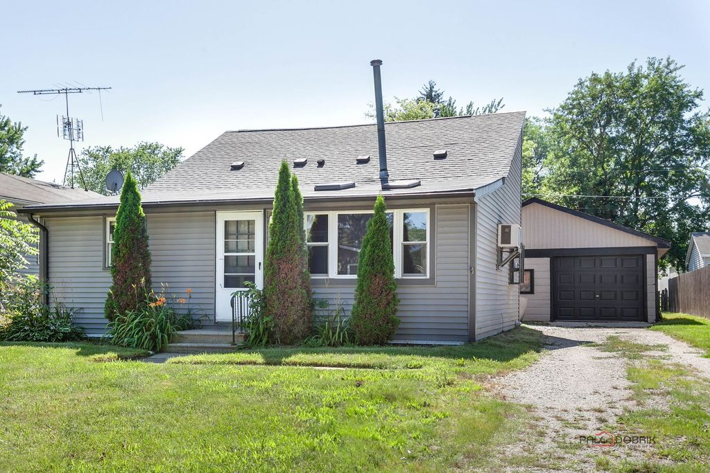Photo for 1206 Landon Avenue, Winthrop Harbor, IL 60096 (MLS # 12500202)