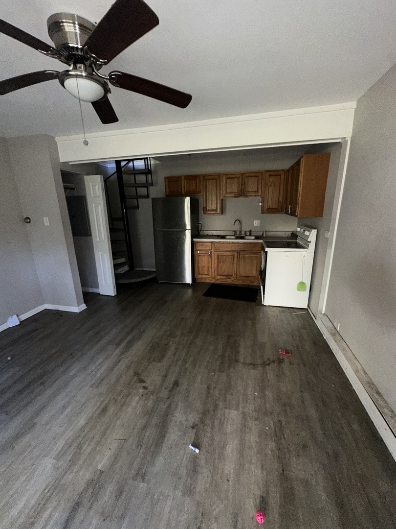 16 Saint Thomas Colony 6