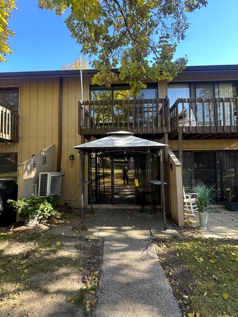 16 Saint Thomas Colony 6 Fox Lake IL 60020