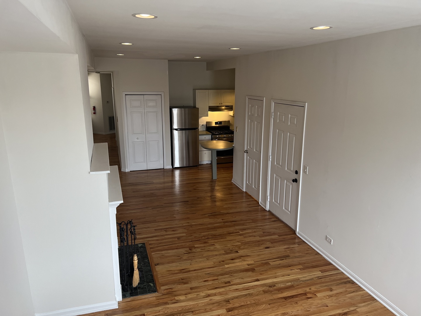 900 N Ashland Avenue 3