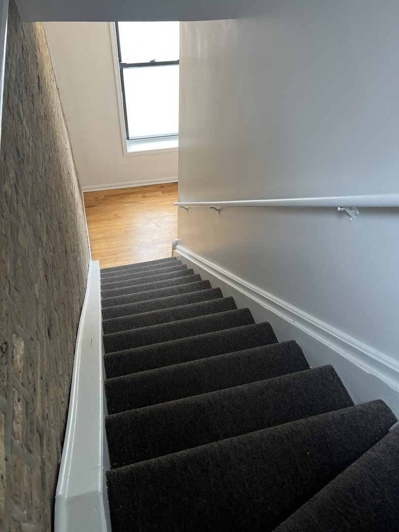 900 N Ashland Avenue 3