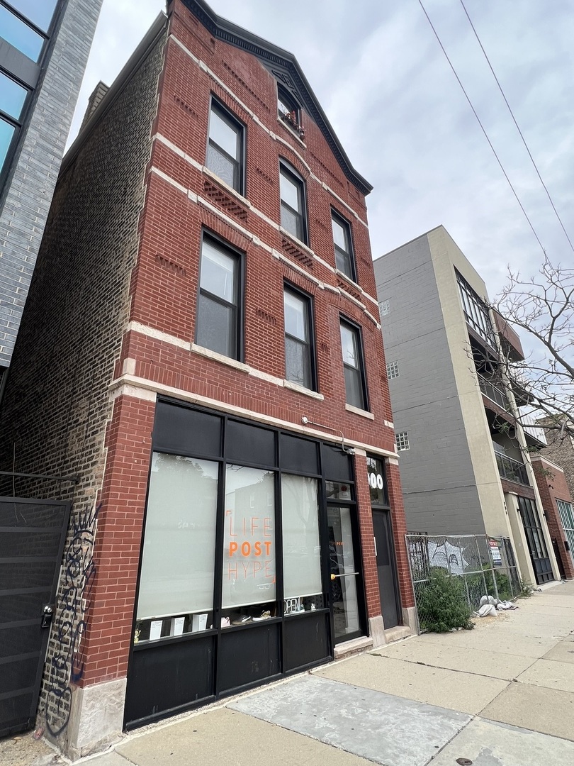 900 N Ashland Avenue 3