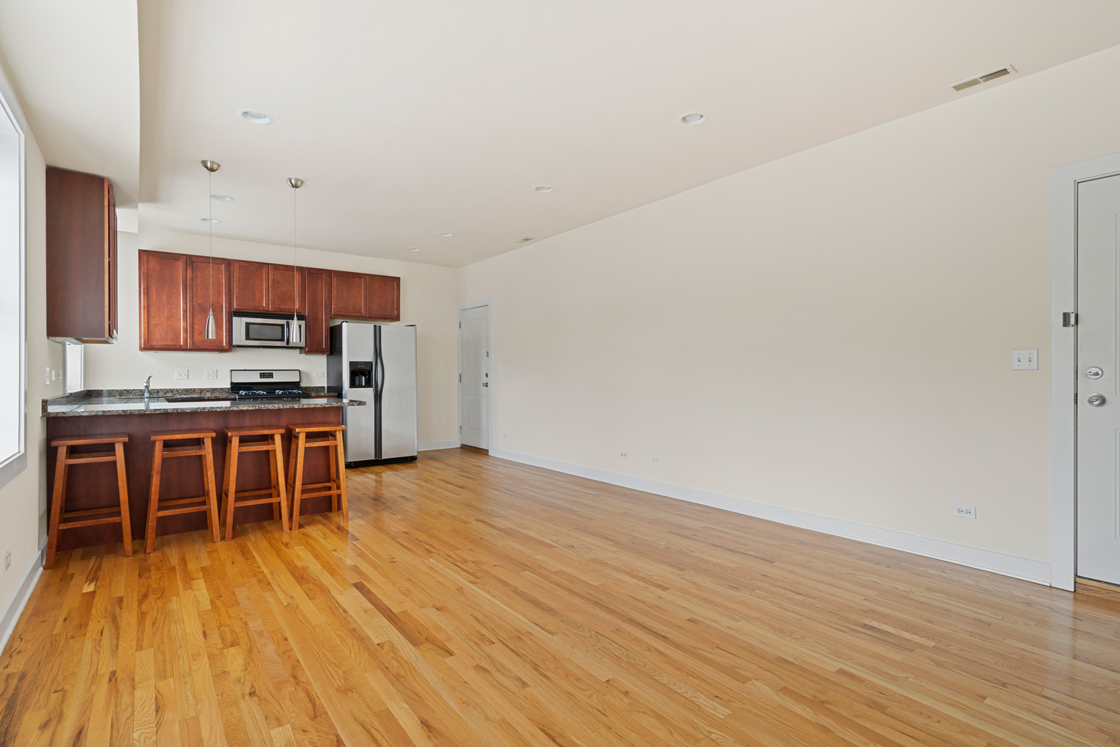 1432 N Maplewood Avenue 304