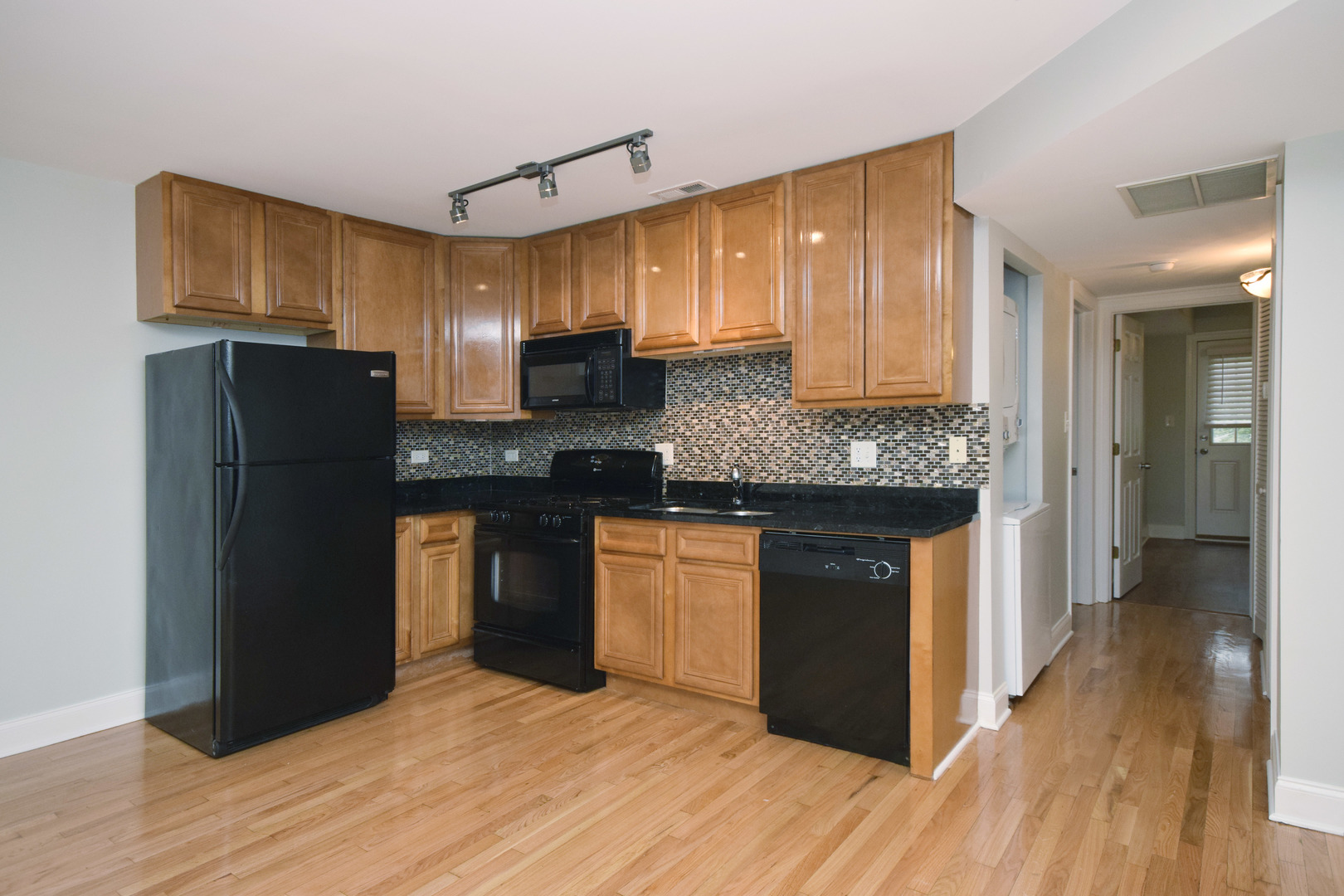 1343 W Winona Street 2E