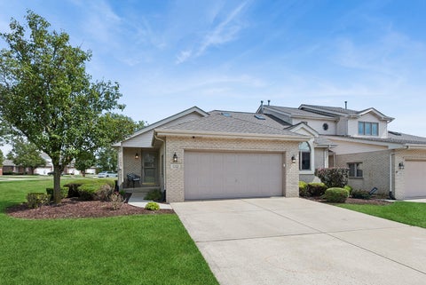 Photo of 532 Lisson GRV, New Lenox, IL 60451 (MLS # 12781507)