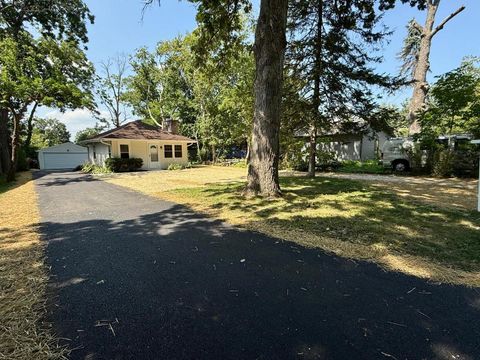 Tiny photo for 26346 N Walnut Avenue, Mundelein, IL 60060 (MLS # 12450154)