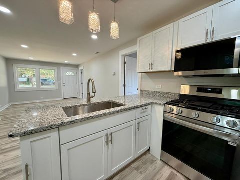 Tiny photo for 26346 N Walnut Avenue, Mundelein, IL 60060 (MLS # 12450154)