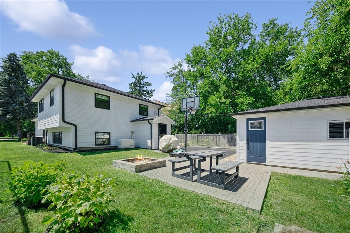 232 E 55th Street