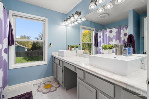 Tiny photo for 926 E Stone Creek Circle, Crystal Lake, IL 60014 (MLS # 12785305)