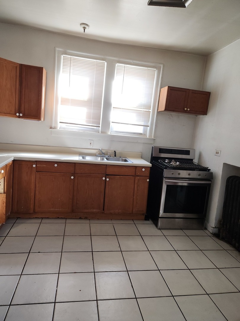 8222 S PEORIA Street