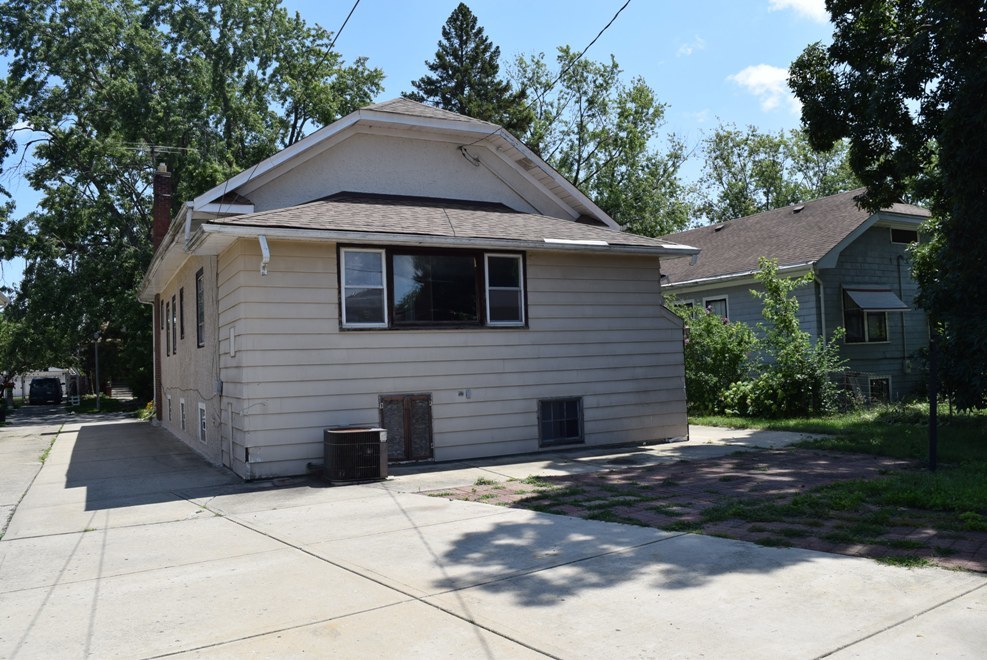 Photo 5 of 24 of 1122 N 8th Avenue house